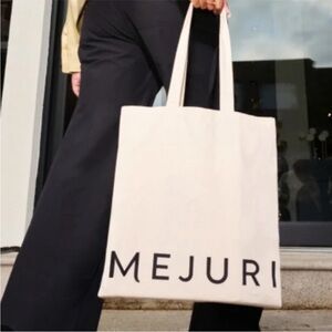 📌NWOT Mejuri Cream Canvas Tote Bag with Bold Branding